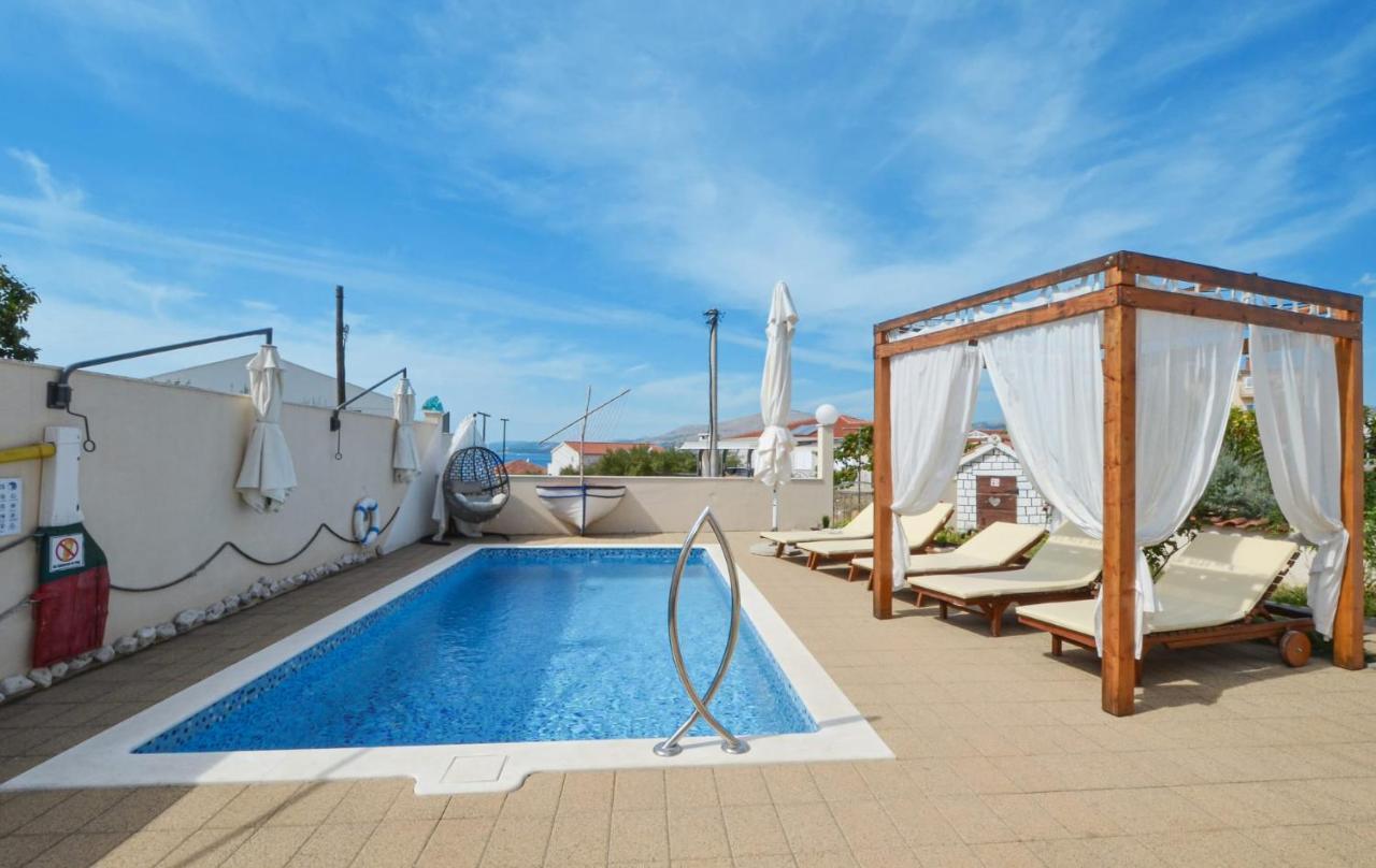 Apartments Santo Trogir - Okrug Gornji Exterior photo